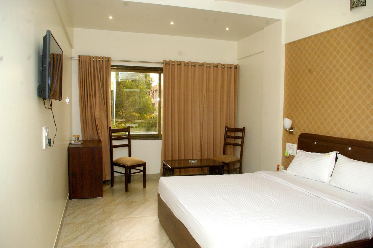 Hotel Gulmohar Pride Ахмеднагар Экстерьер фото