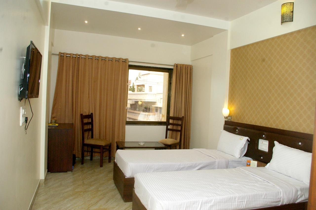 Hotel Gulmohar Pride Ахмеднагар Экстерьер фото