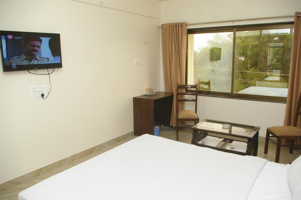 Hotel Gulmohar Pride Ахмеднагар Экстерьер фото