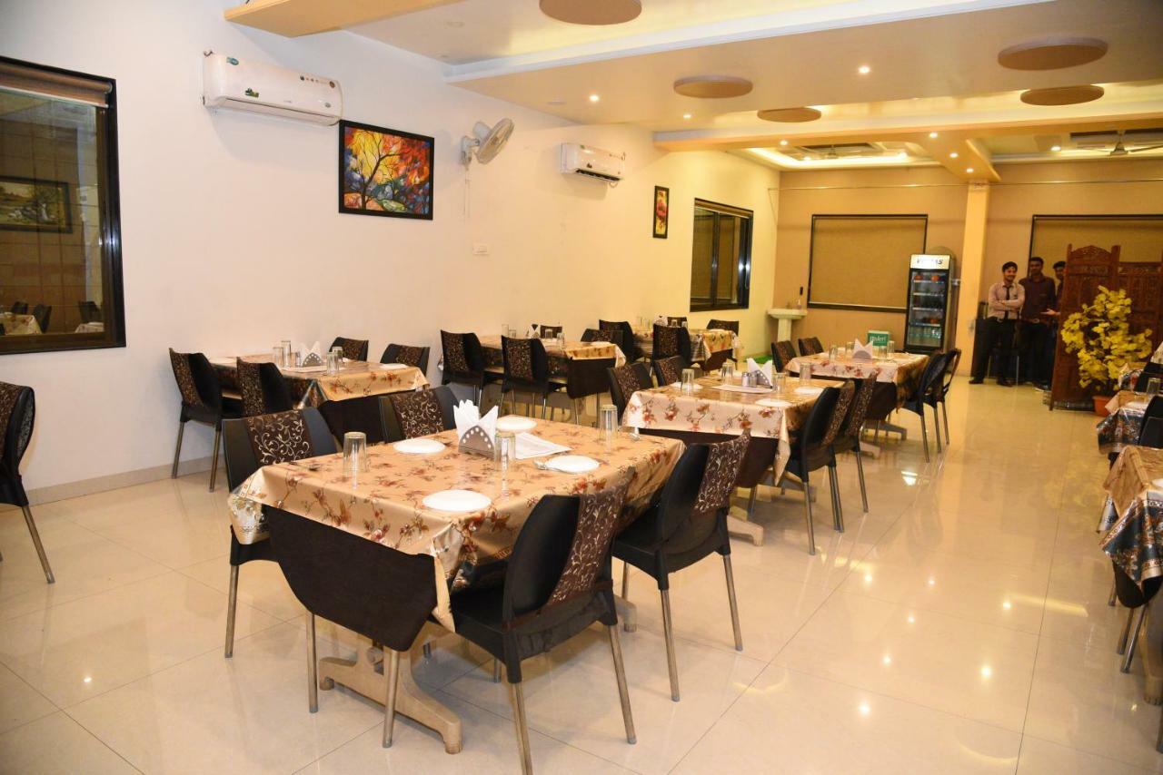Hotel Gulmohar Pride Ахмеднагар Экстерьер фото
